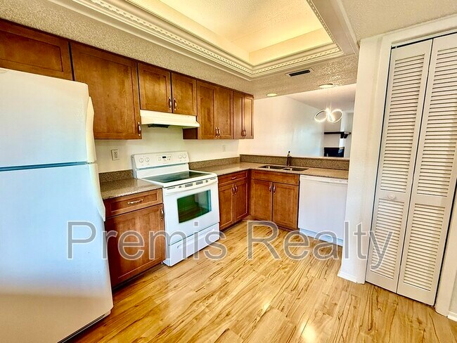 Building Photo - 141 Lakeside Dr