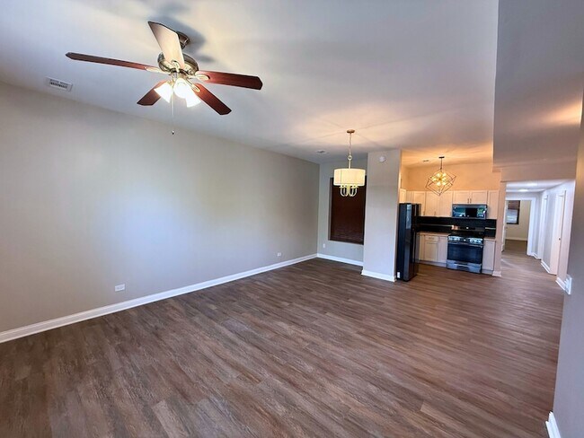 Building Photo - 3536 S Prairie Ave