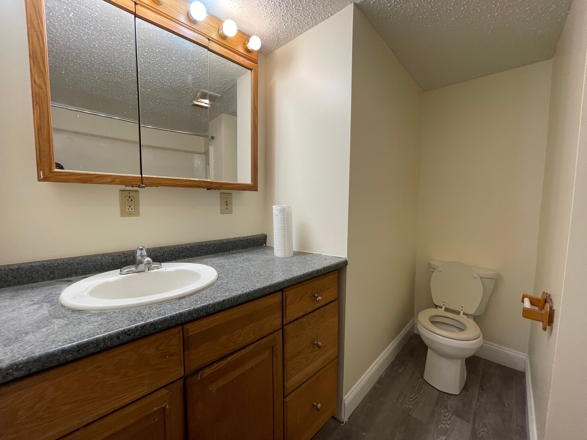 Bathroom - 73 W Thames St