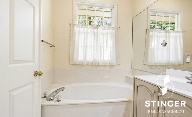 Building Photo - 144 Locust Fence Rd