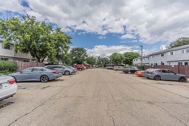 Building Photo - 414 Gainsborough Ct
