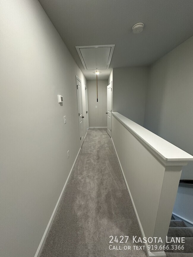 Building Photo - 2427 Kasota Ln