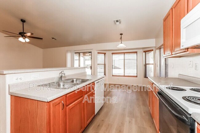 Building Photo - 10042 E Pantera Ave