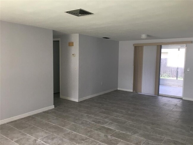 Building Photo - 3633 Cockatoo Dr