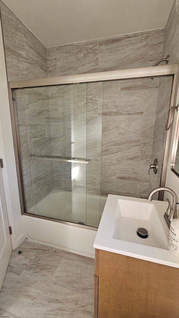 Building Photo - 210901