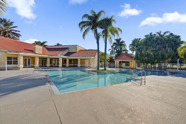 Building Photo - Remodeled 2 Bedroom / 2 Bathroom Condo with Lake View – Great Location