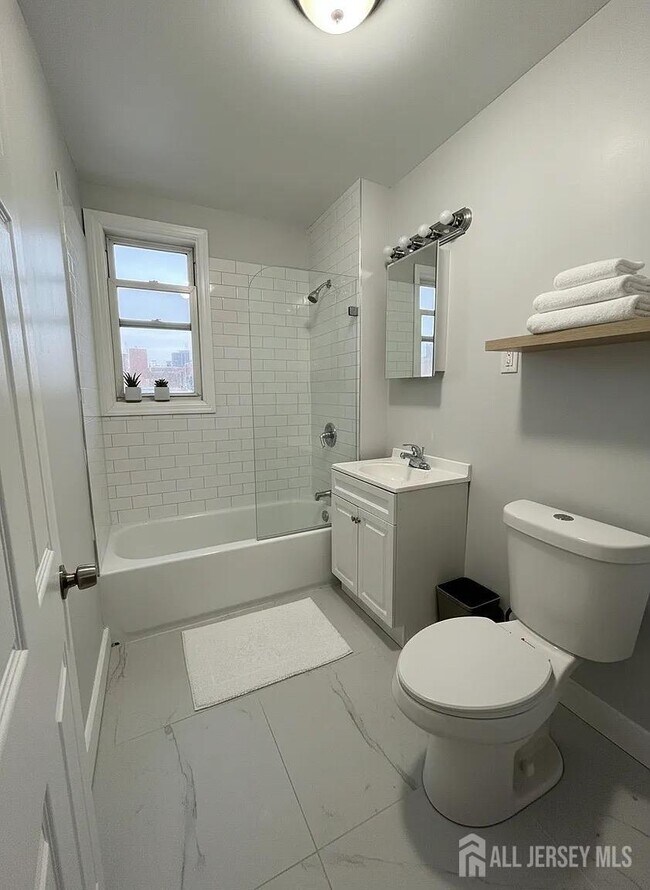 Building Photo - 417-419-419 S 14th St