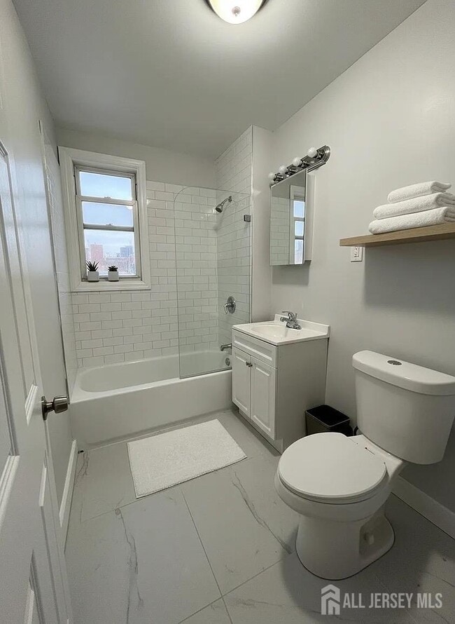 Building Photo - 417 S 14th St