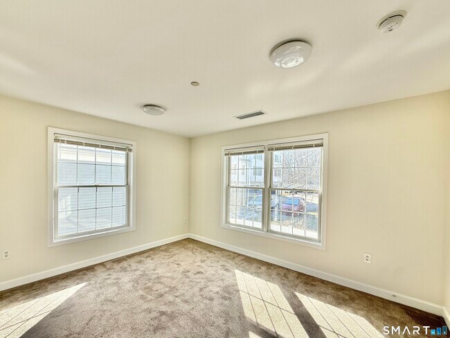 Building Photo - 54 Fairgate Dr