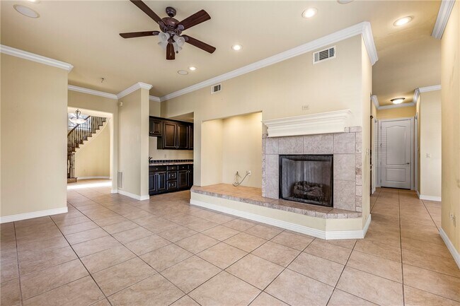 Building Photo - 2700 S Everest Ave