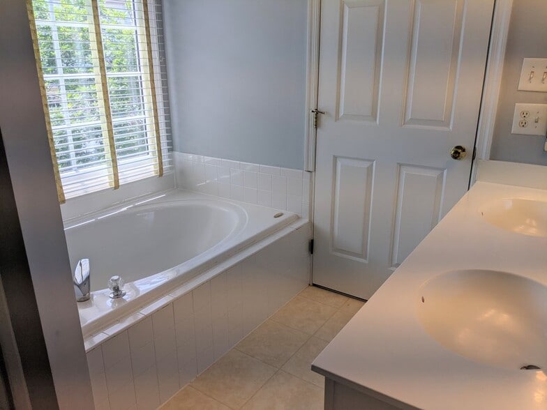 Building Photo - 307 Timberbrook Ct