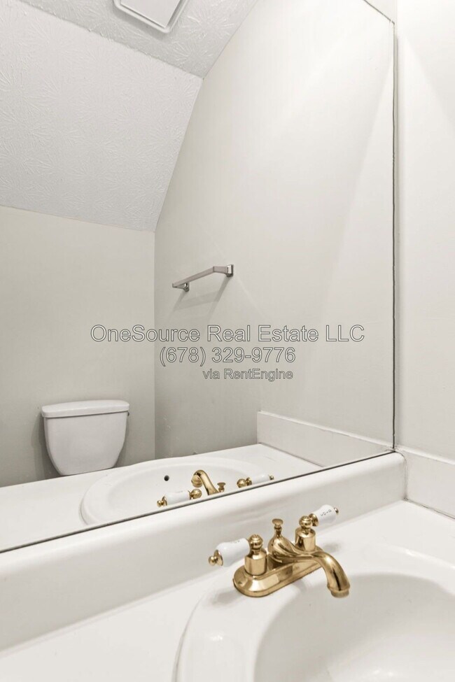 Building Photo - 502 Oakwood Ct