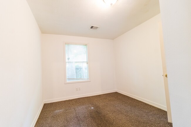Building Photo - 4634 Clover St
