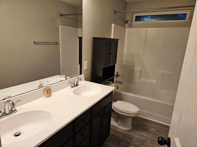 Building Photo - Charming 3-bedroom, 2-bathroom unfurnished home - No HOA - Sneads Ferry