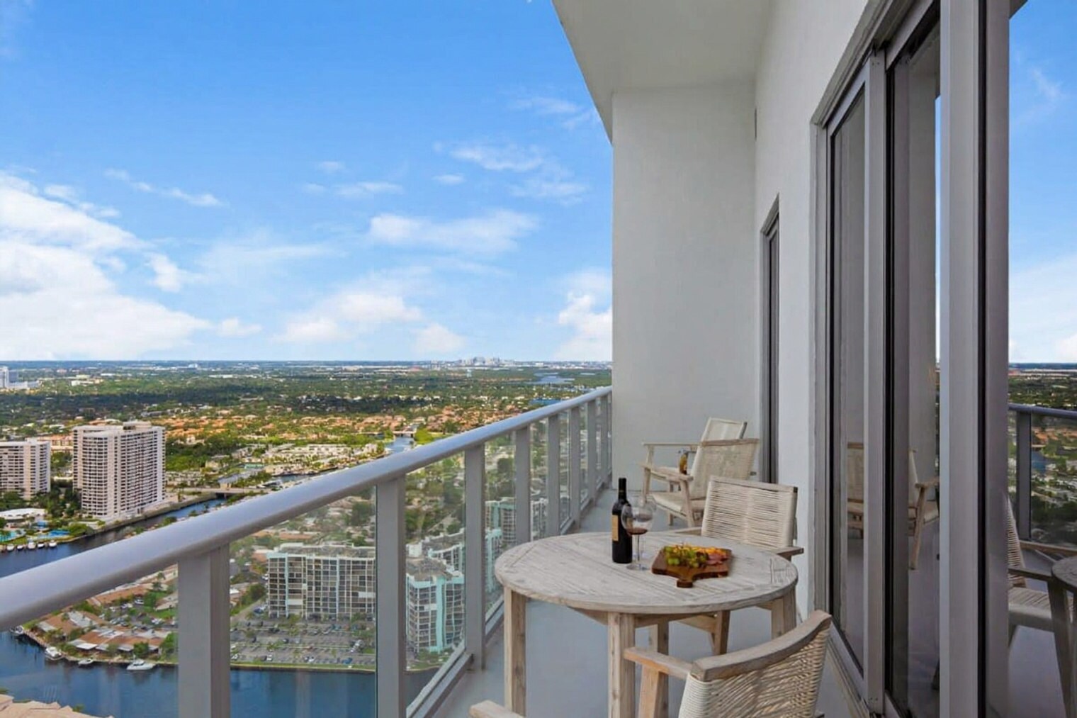 Building Photo - 4010 S Ocean Dr