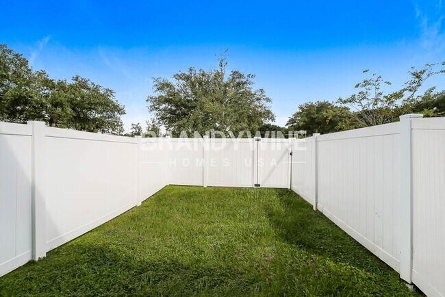 Building Photo - 547 Narnia Ct