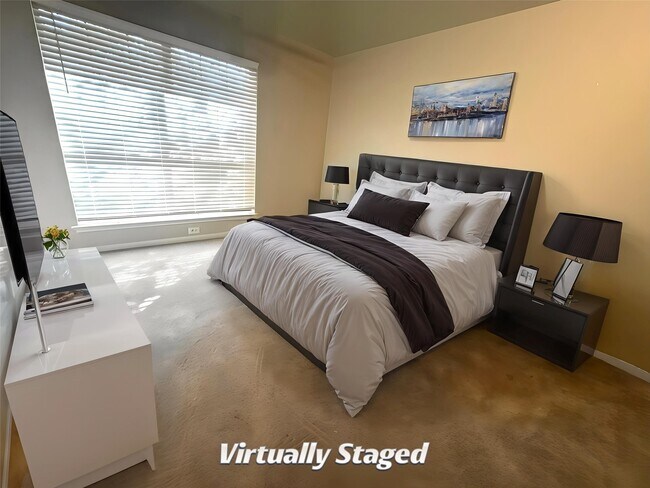 Building Photo - 772 Riverside Dr