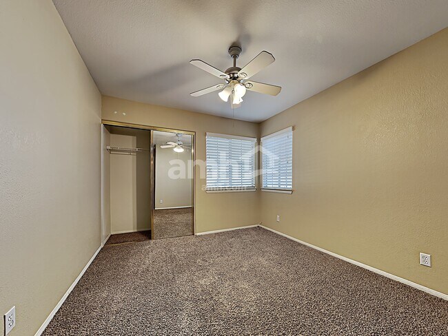 Building Photo - 1824 Glenwillow Dr