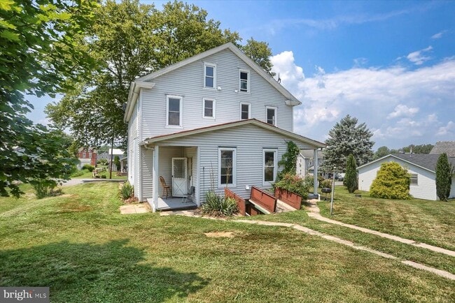 Building Photo - 117 3rd St