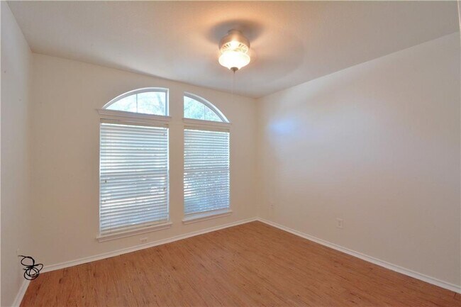 Building Photo - 1520 Darjeeling Dr