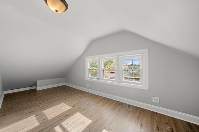 Building Photo - 1532 S Lombard Ave