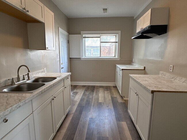 Building Photo - Newly Renovated Home in Hyde Park - Open To Section 8
