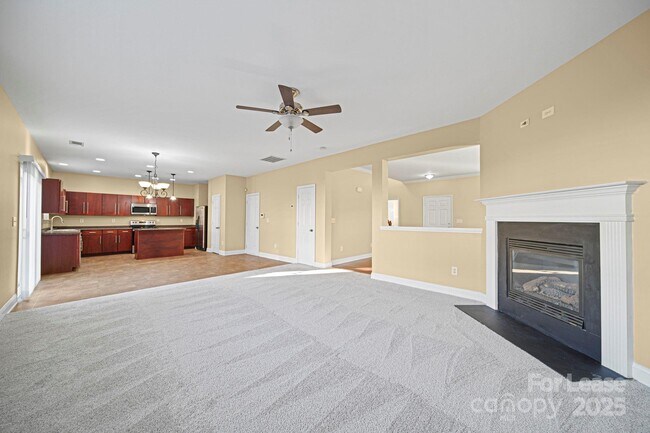 Building Photo - 6223 Woodland Commons Dr