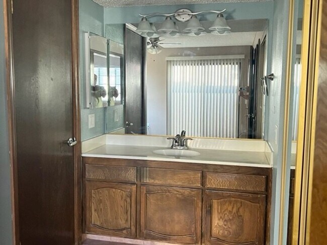 Building Photo - 1 Br Condo on lower level! Gated community