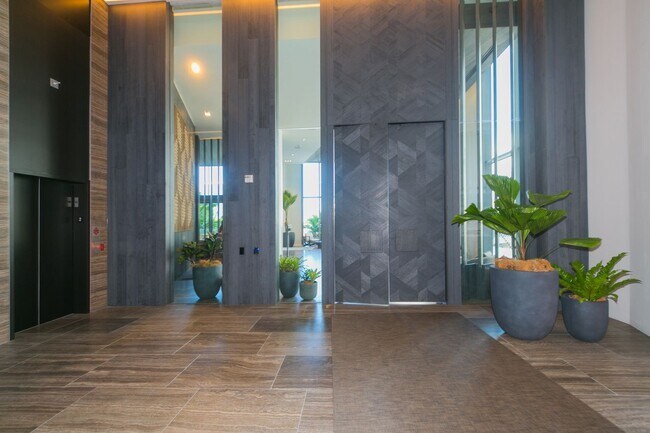 Building Photo - KOULA 2b2b1pkg Ready to Move In!