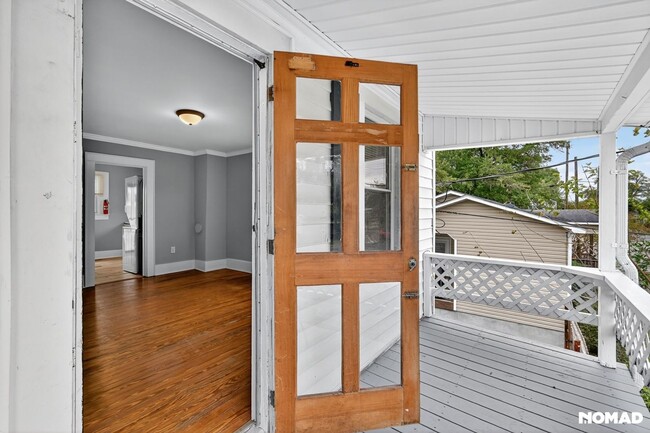 Building Photo - 304 1/2 Marstellar St