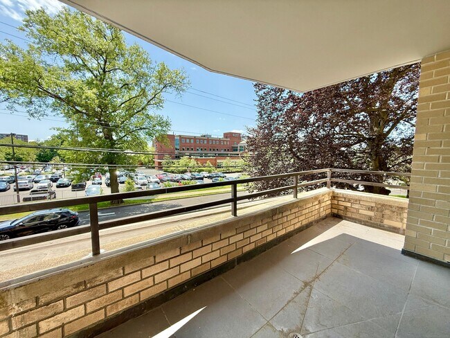 Building Photo - 1 Strawberry Hill Ct