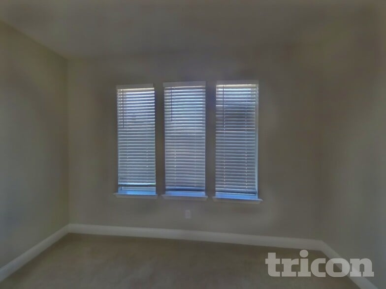 Building Photo - 1340 Beach Dr