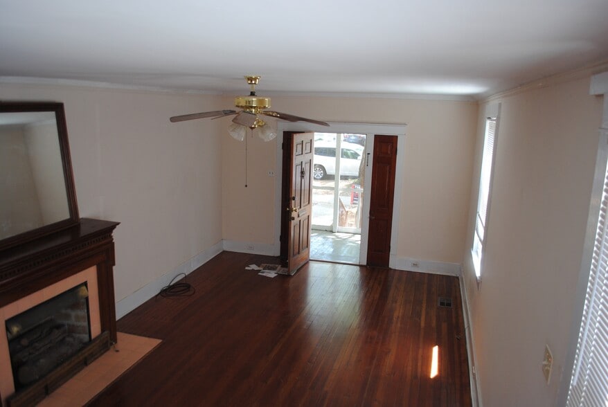 Building Photo - 2328 Nashville Ave