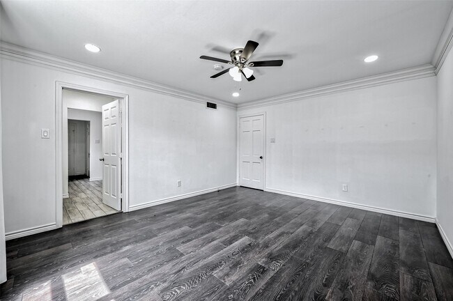 Building Photo - 5319 S Braeswood Blvd