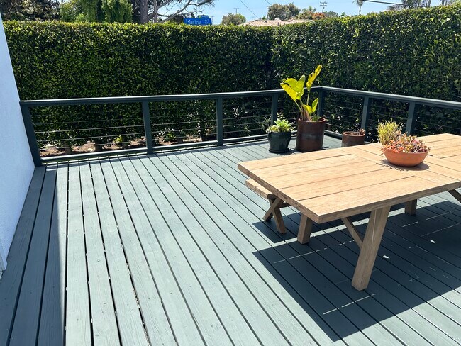 Building Photo - 927 Marine Ave