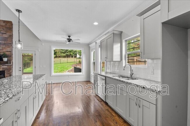 Building Photo - 8229 Pierpoint Dr