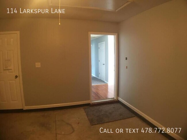 Building Photo - 114 Larkspur Ln