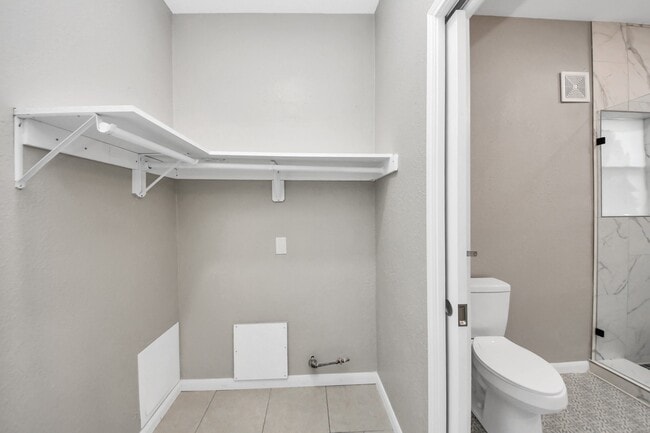 Building Photo - 1302 Raintree Cir