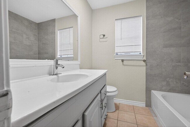 Building Photo - 1221 Cedar Post Ln