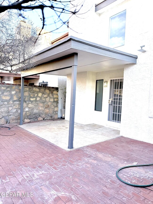 Building Photo - 6035 Bandolero Dr