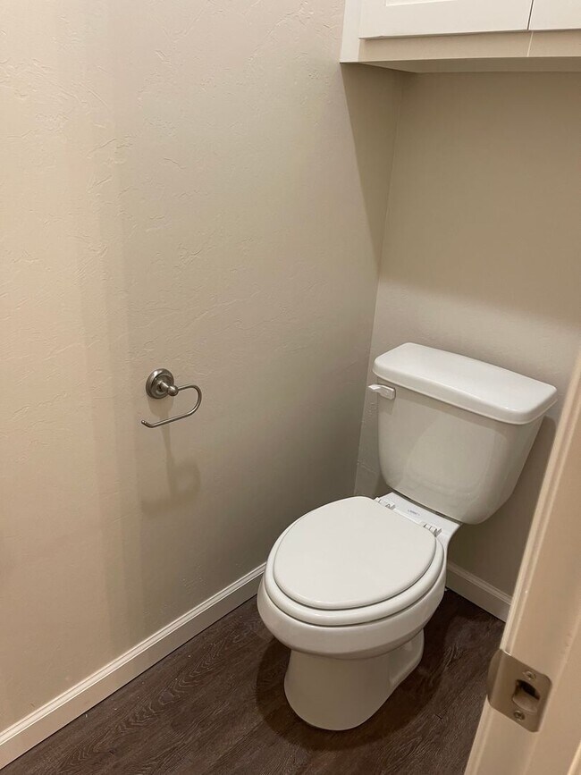 Building Photo - Spacious 4 bed 3 bath home