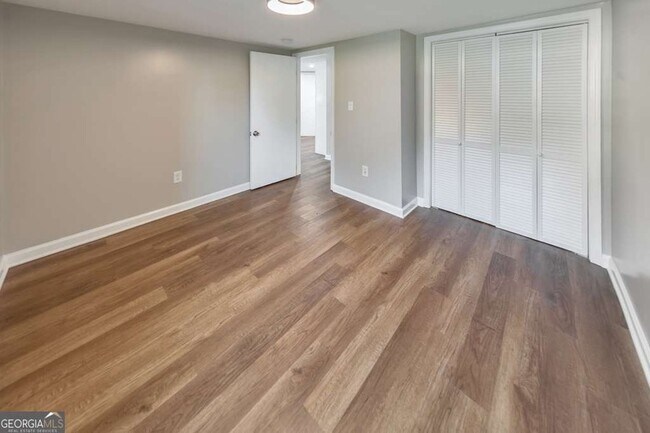 Building Photo - 33 Mchenry Dr SW