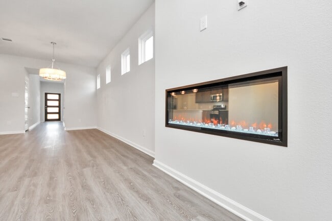 Building Photo - 15523 Foresail Ln