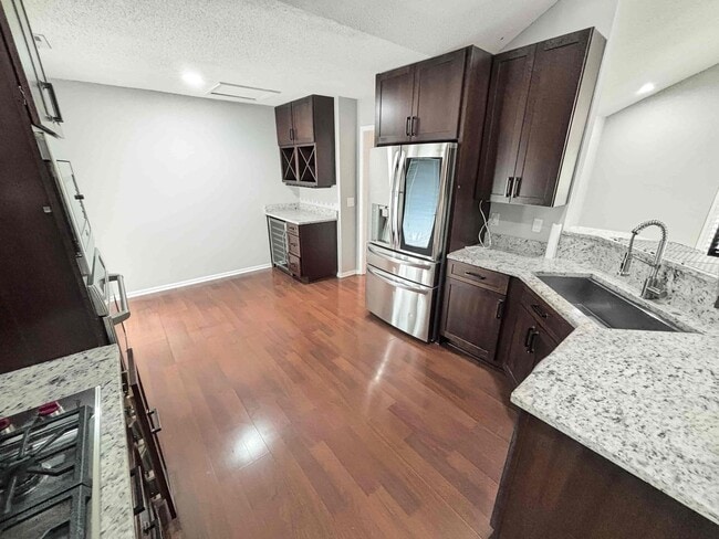 Building Photo - 3029 Vineyard Way