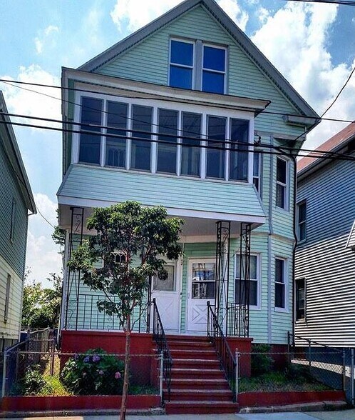Building Photo - 72 Morris St