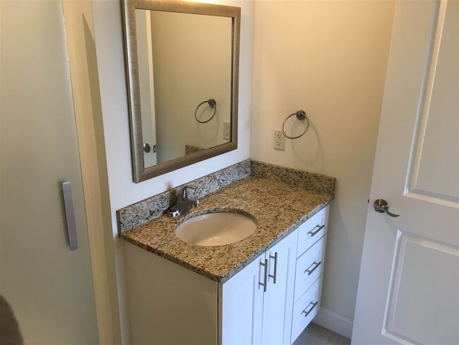 Building Photo - 875 Elm St