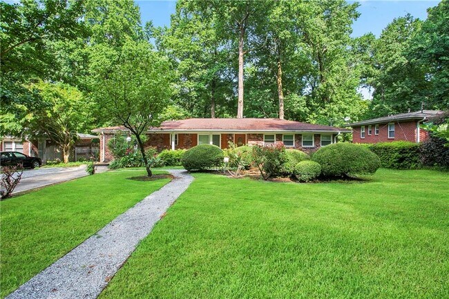 Primary Photo - 2558 Woodacres Rd NE