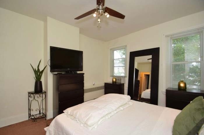 Building Photo - 245 Pensdale St