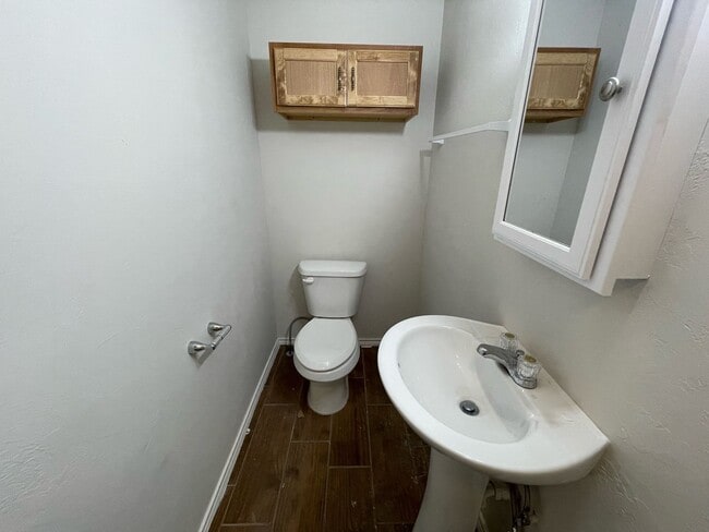 Building Photo - Del City Three Bedroom - Complete Remodel!