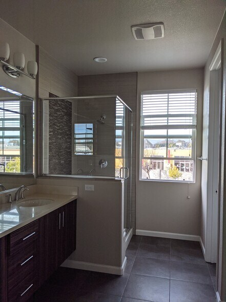Building Photo - 625 Montage Cir